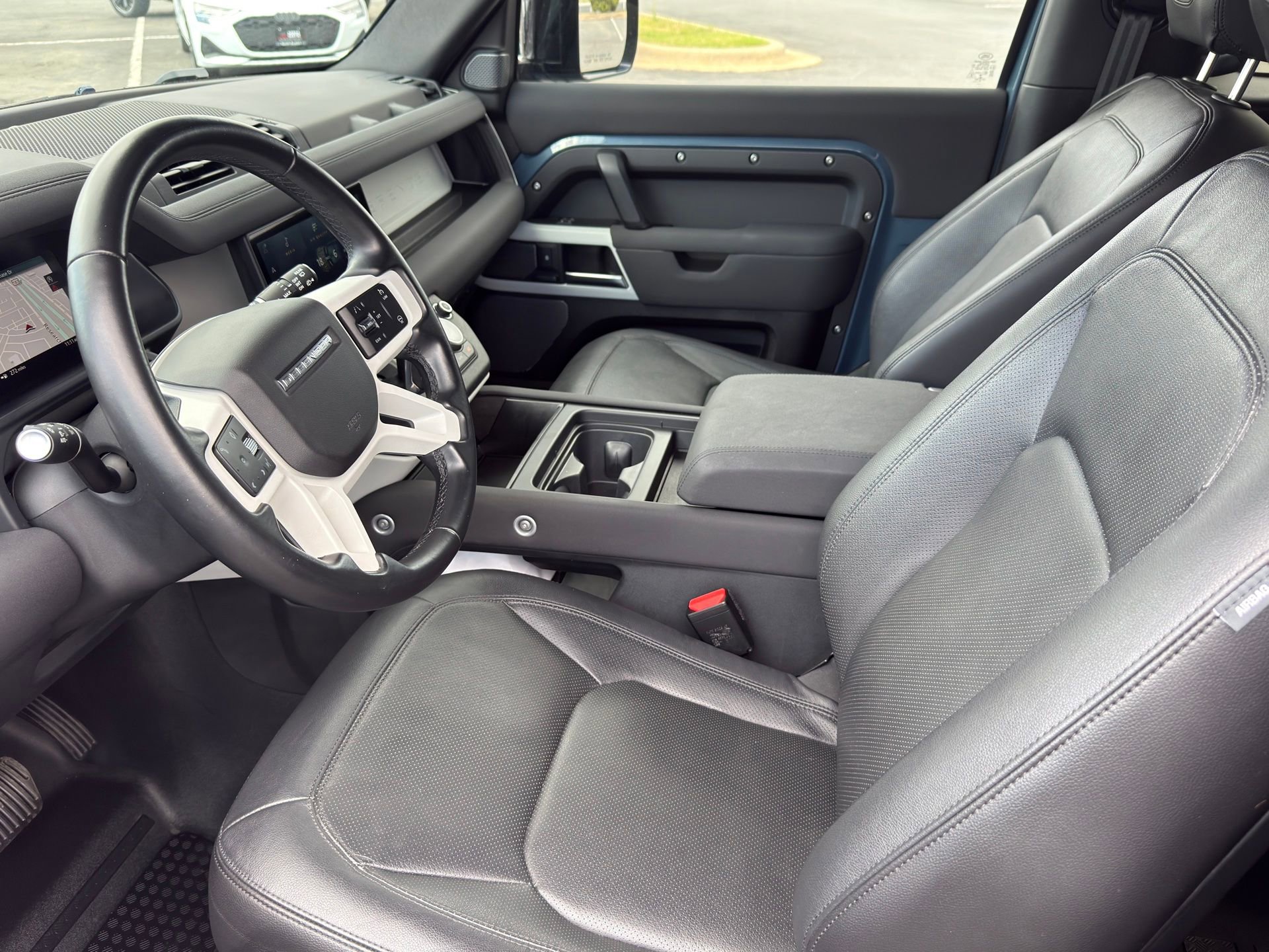 Used 2023 Land Rover Defender 90 SE image 10