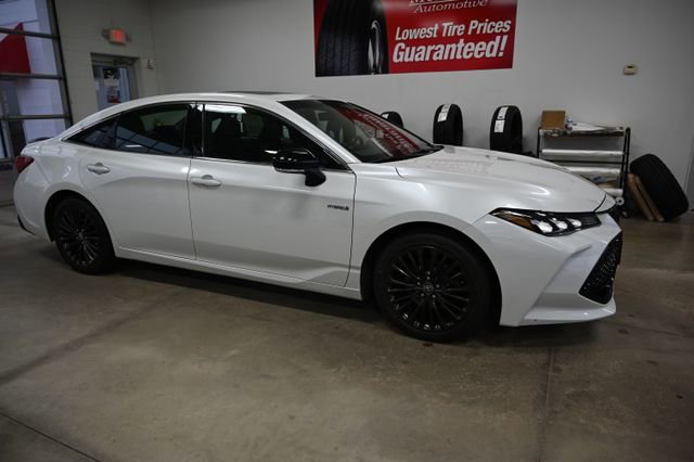 Used 2020 Toyota Avalon XSE w/ All Weather Liner Package image 4