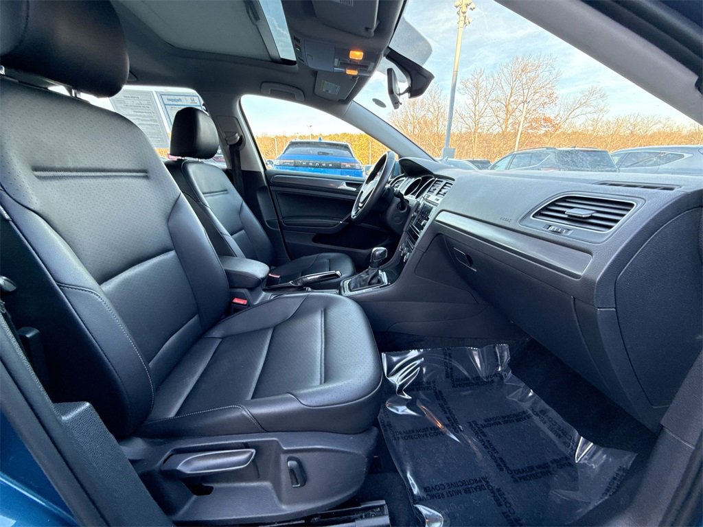 Used 2021 Volkswagen Golf 4-Door image 25