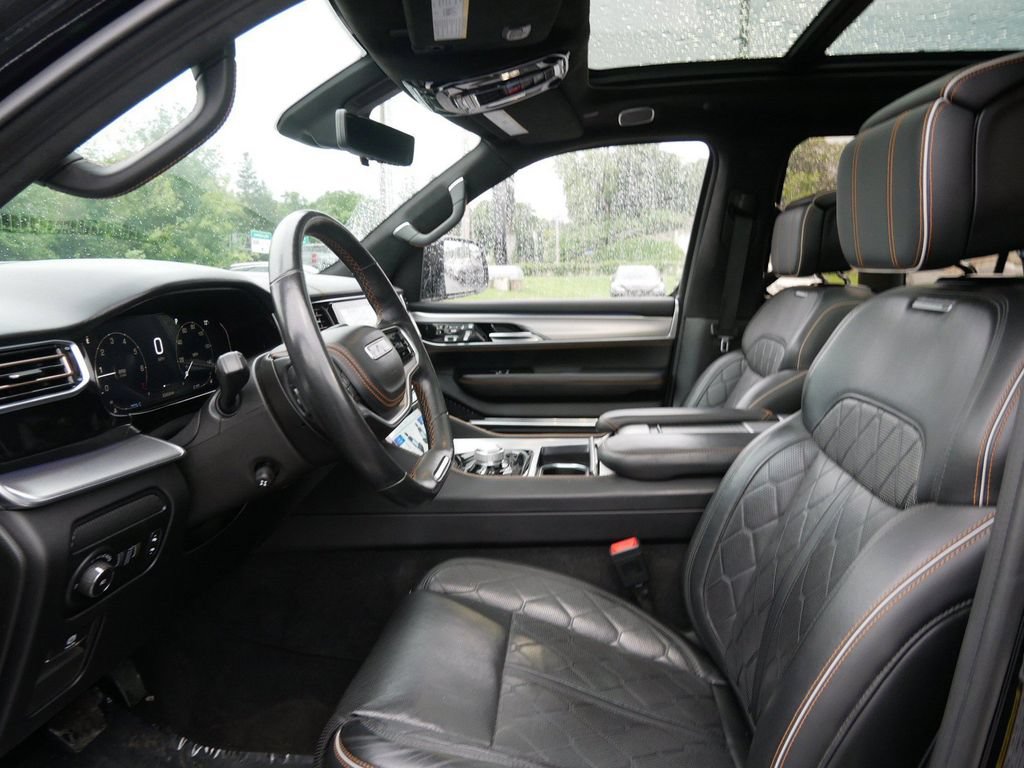 Used 2022 Jeep Grand Wagoneer Series III w/ Rear Seat Video Group 1 AWD/4WD image 9
