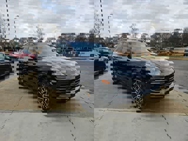 Used 2023 Porsche Cayenne S Platinum w/ Premium Package Plus image 3