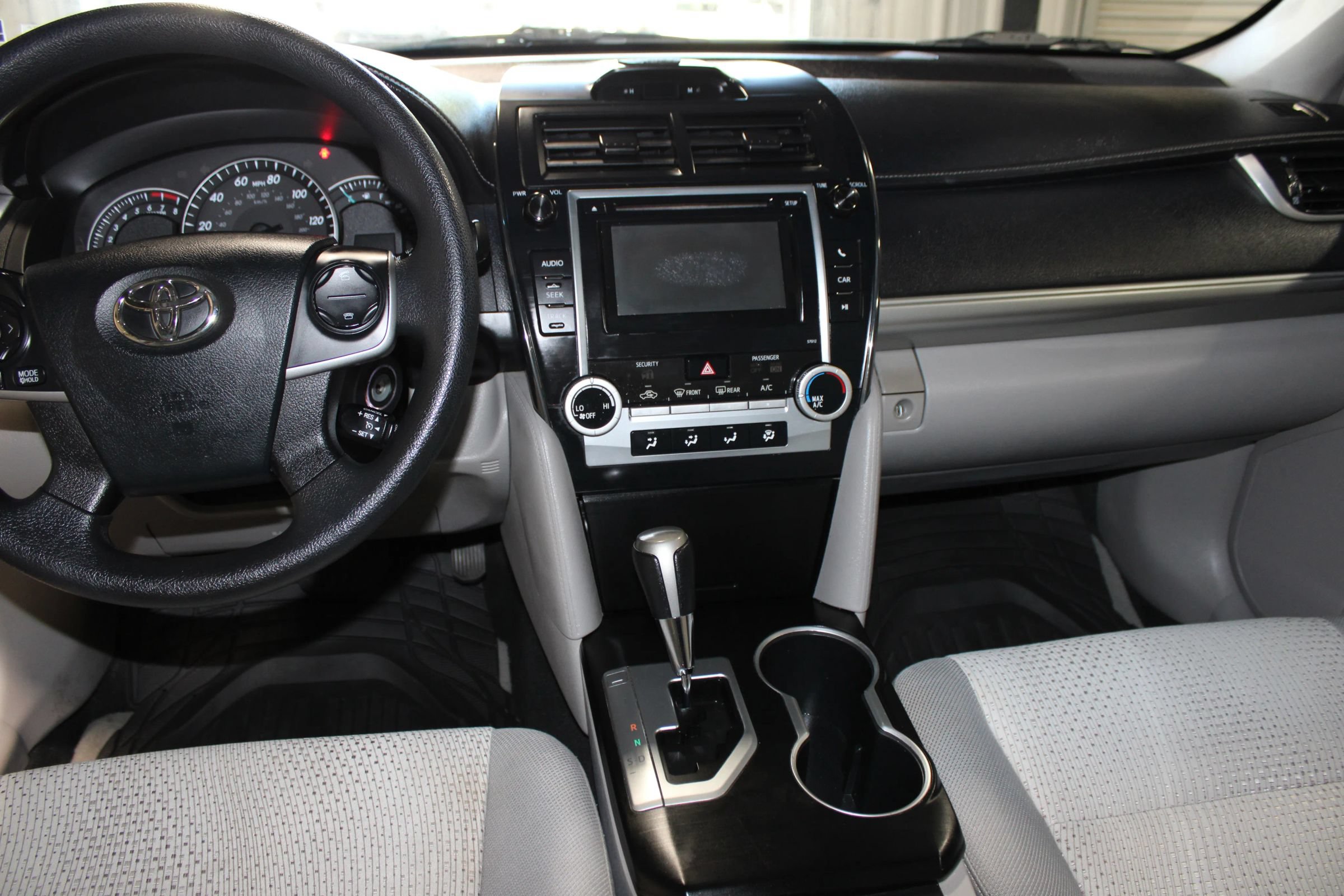Used 2012 Toyota Camry LE FWD image 13