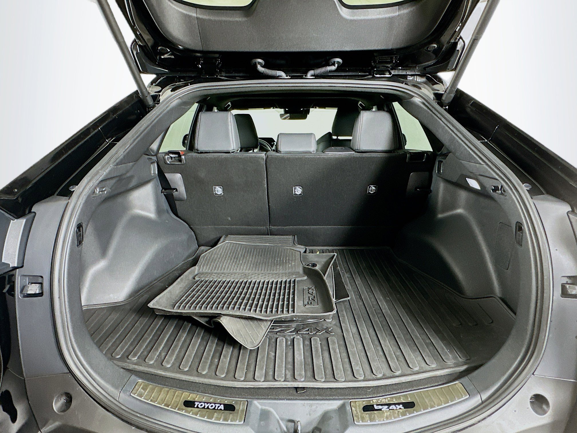 Used 2024 Toyota bZ4X XLE image 30