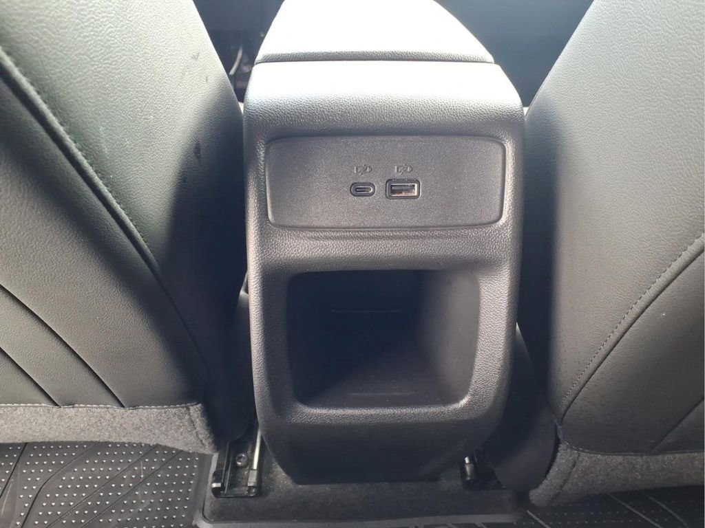Used 2025 Chevrolet Trax RS w/ Sunroof Package FWD image 21