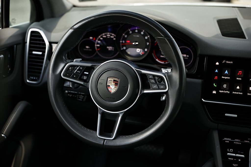Used 2022 Porsche Cayenne Platinum Edition image 28