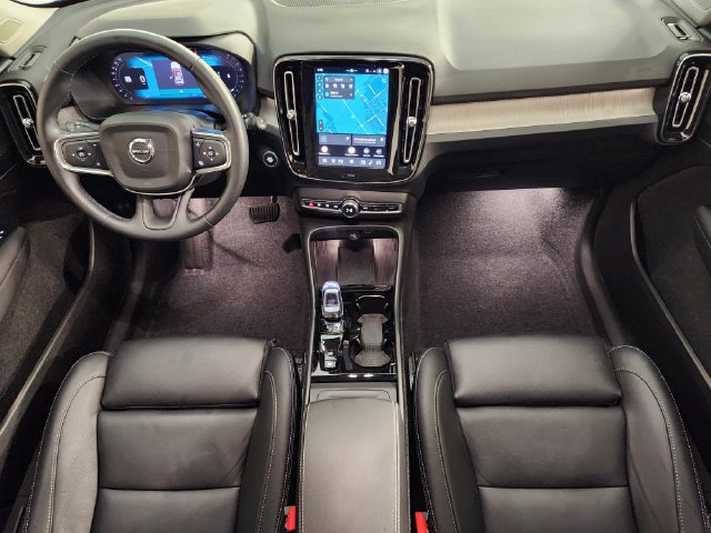 Certified 2026 Volvo XC40 B5 Plus AWD/4WD image 4