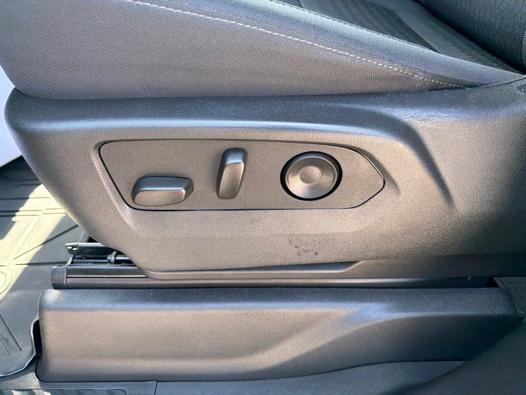Used 2025 Chevrolet Silverado 1500 Custom AWD/4WD image 18