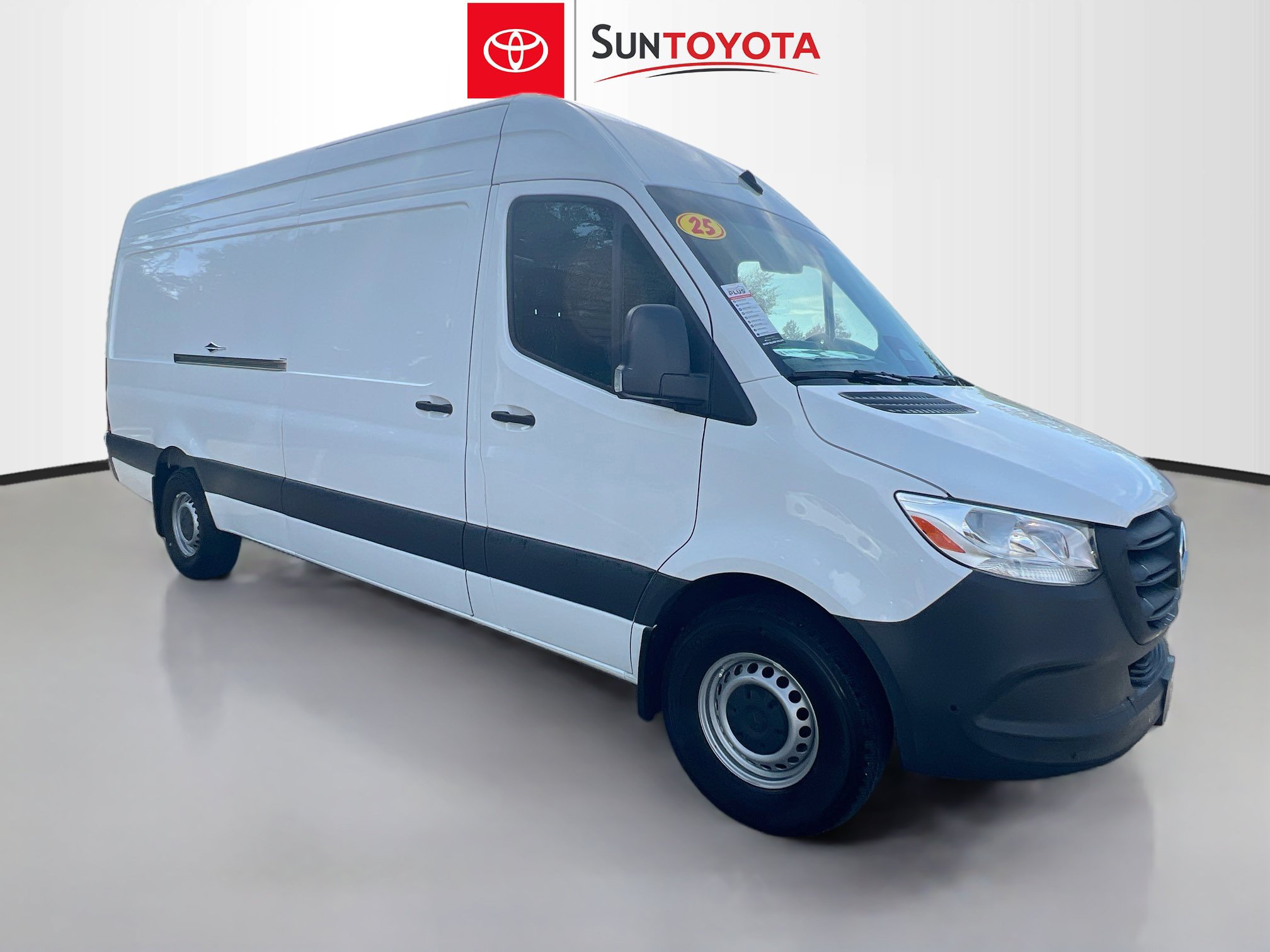 Used 2025 Mercedes-Benz Sprinter 2500 image 1