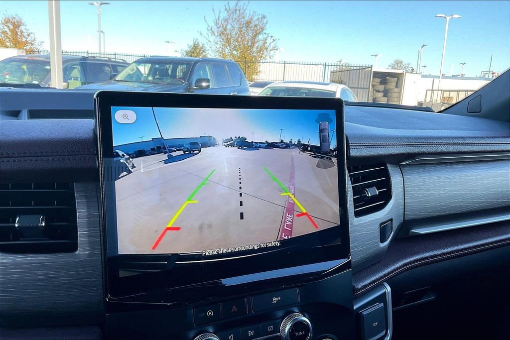 Used 2024 Ford Expedition Limited image 28