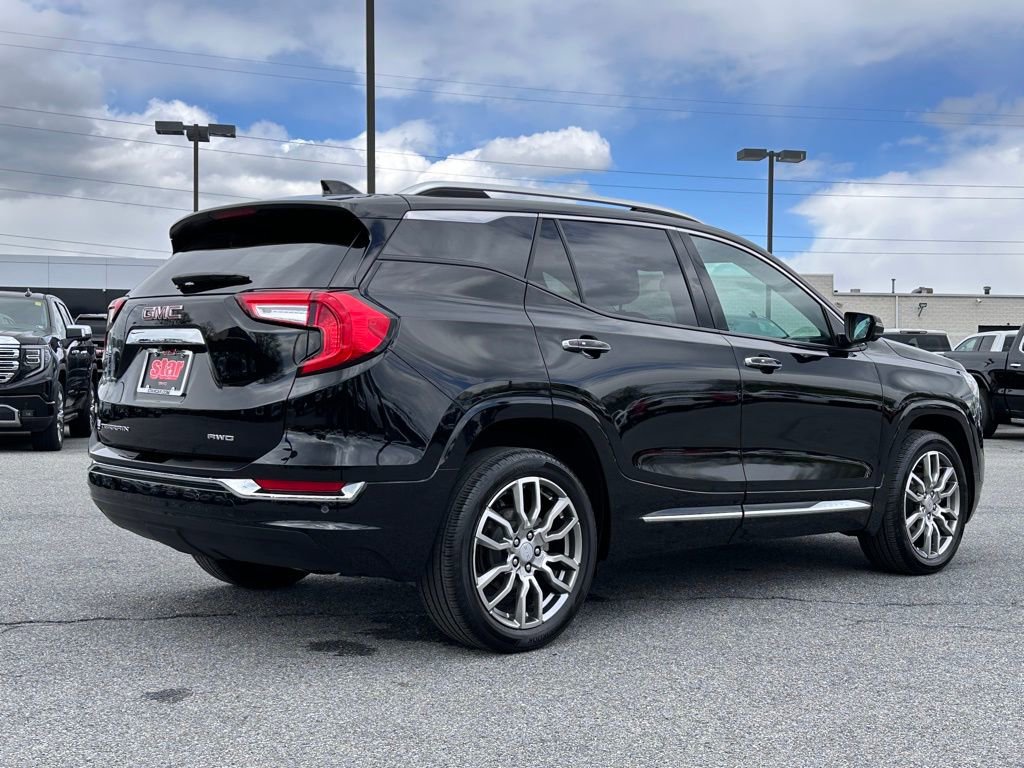 Used 2023 GMC Terrain Denali w/ Denali Premium Package AWD/4WD image 10