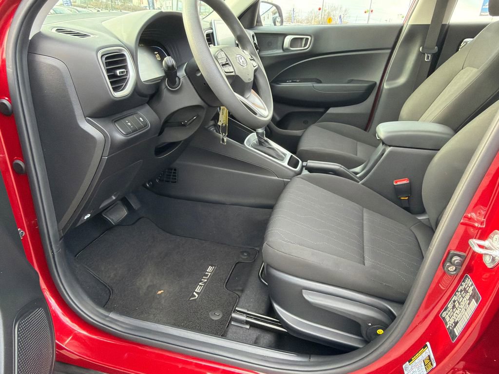 Used 2024 Hyundai Venue SE image 9