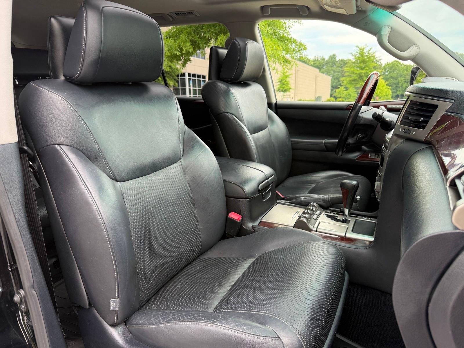 Used 2015 Lexus LX 570 4WD w/ Luxury Package image 35