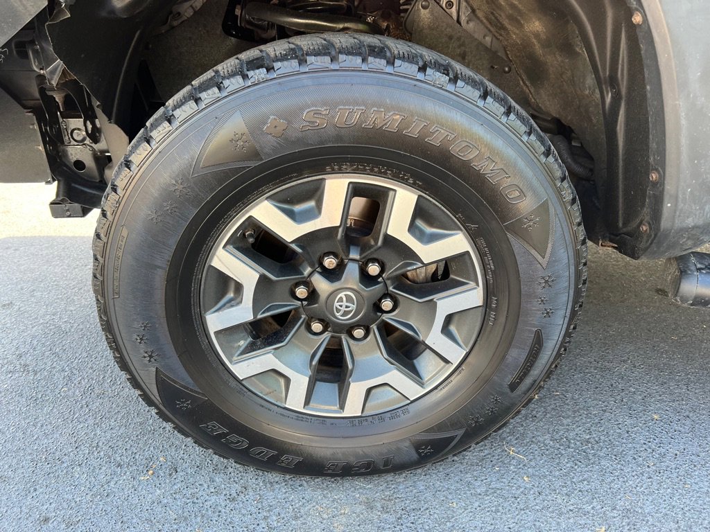 Used 2017 Toyota Tacoma TRD Off-Road image 30