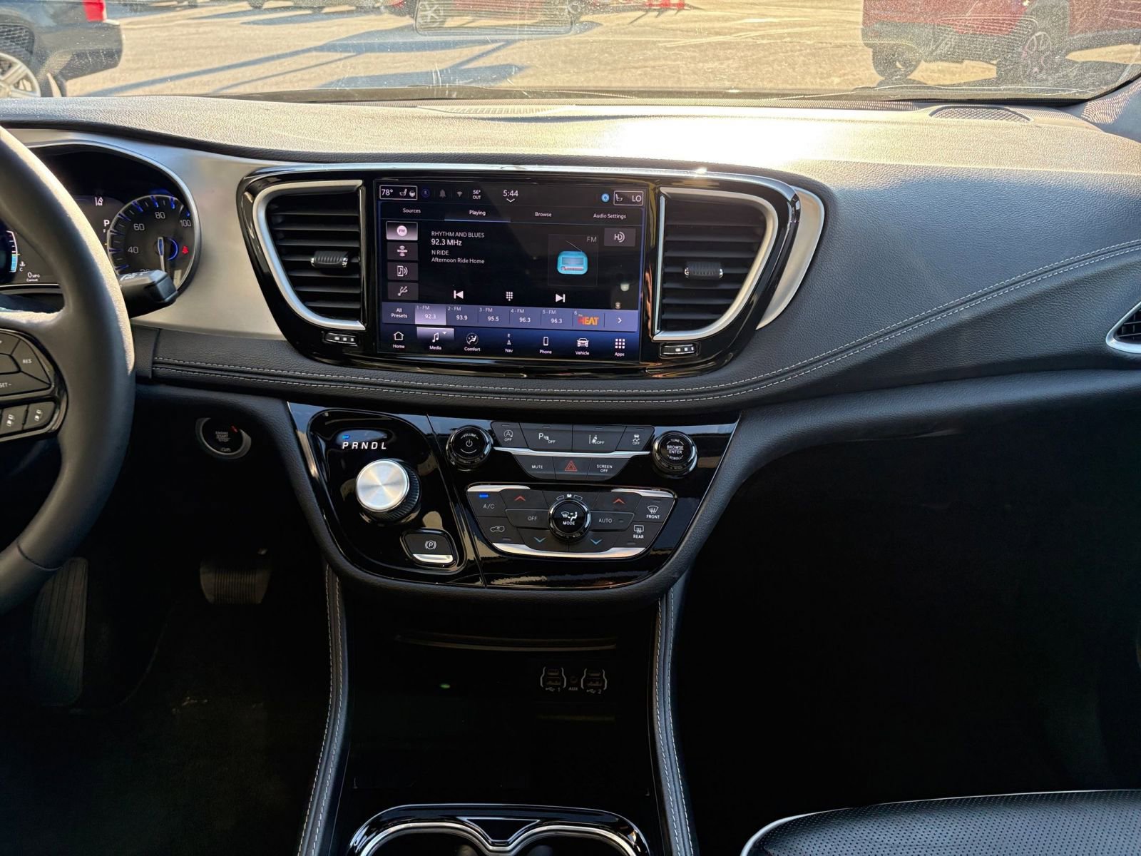 Used 2025 Chrysler Pacifica Limited image 17