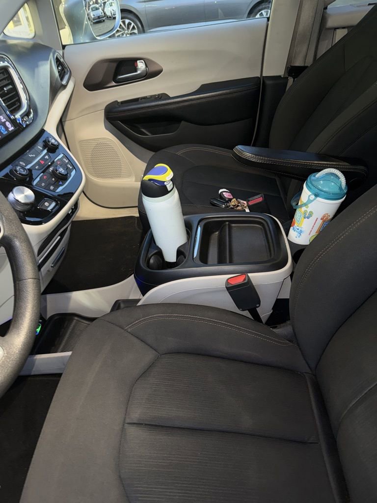 Used 2018 Chrysler Pacifica Touring Plus image 3