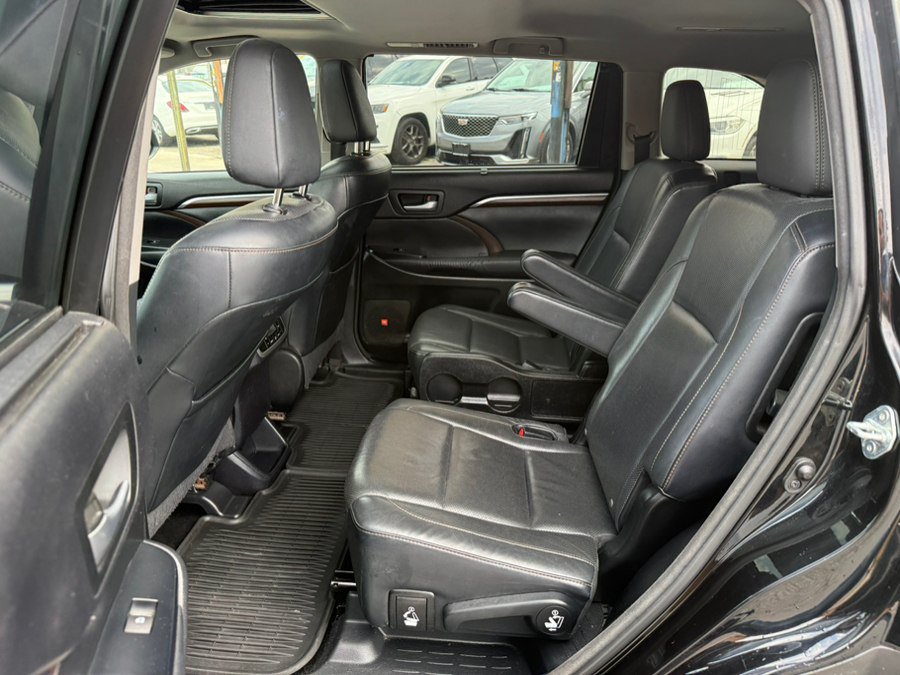 Used 2015 Toyota Highlander Limited AWD/4WD image 9