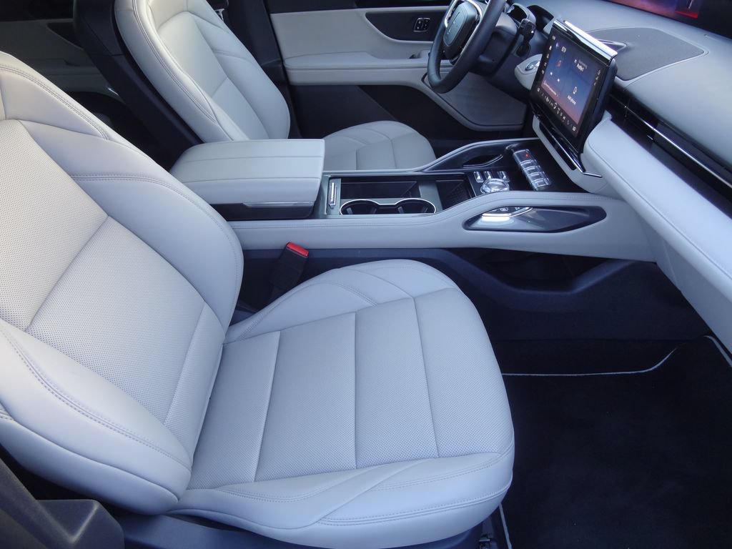Used 2026 Lincoln Nautilus Premier AWD/4WD image 13
