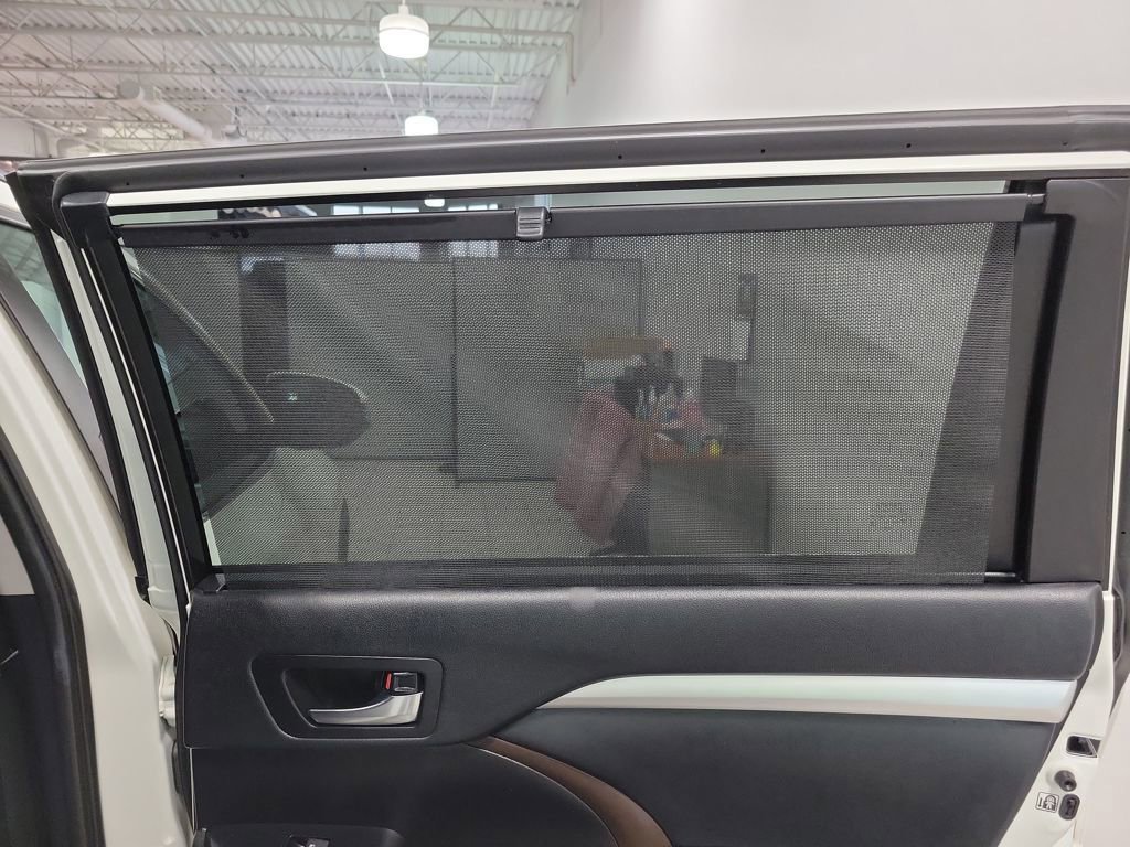 Used 2019 Toyota Highlander XLE image 16