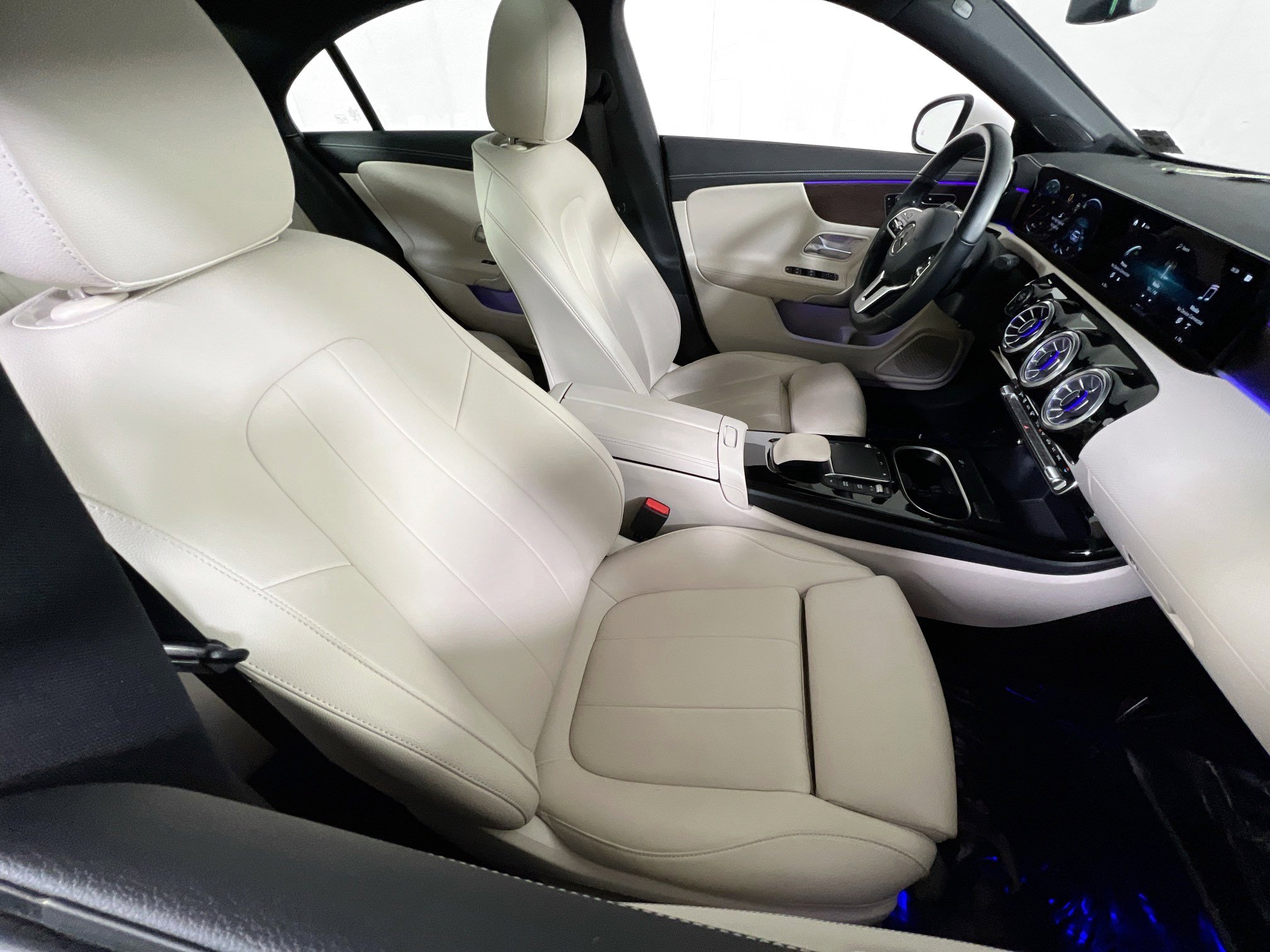 Used 2023 Mercedes-Benz CLA 250 4MATIC image 27