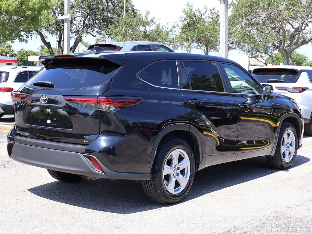 Used 2024 Toyota Highlander LE image 8