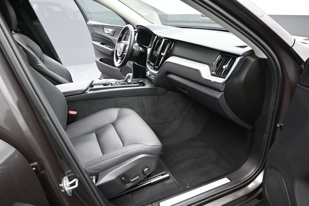 Used 2025 Volvo XC60 B5 Plus w/ Climate Package AWD/4WD image 21