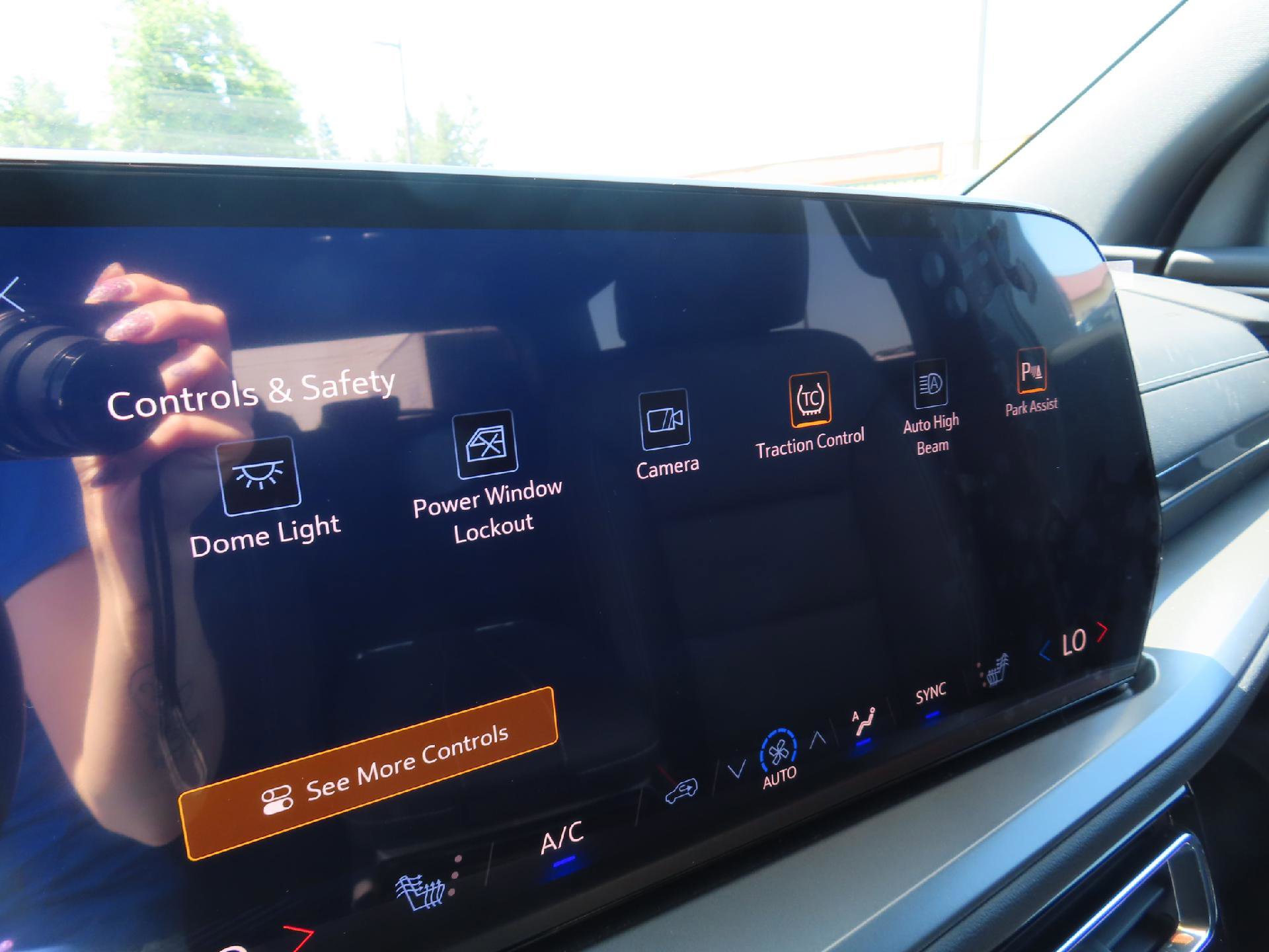 New 2025 Chevrolet Traverse LT w/ LPO, Illumination Package image 24