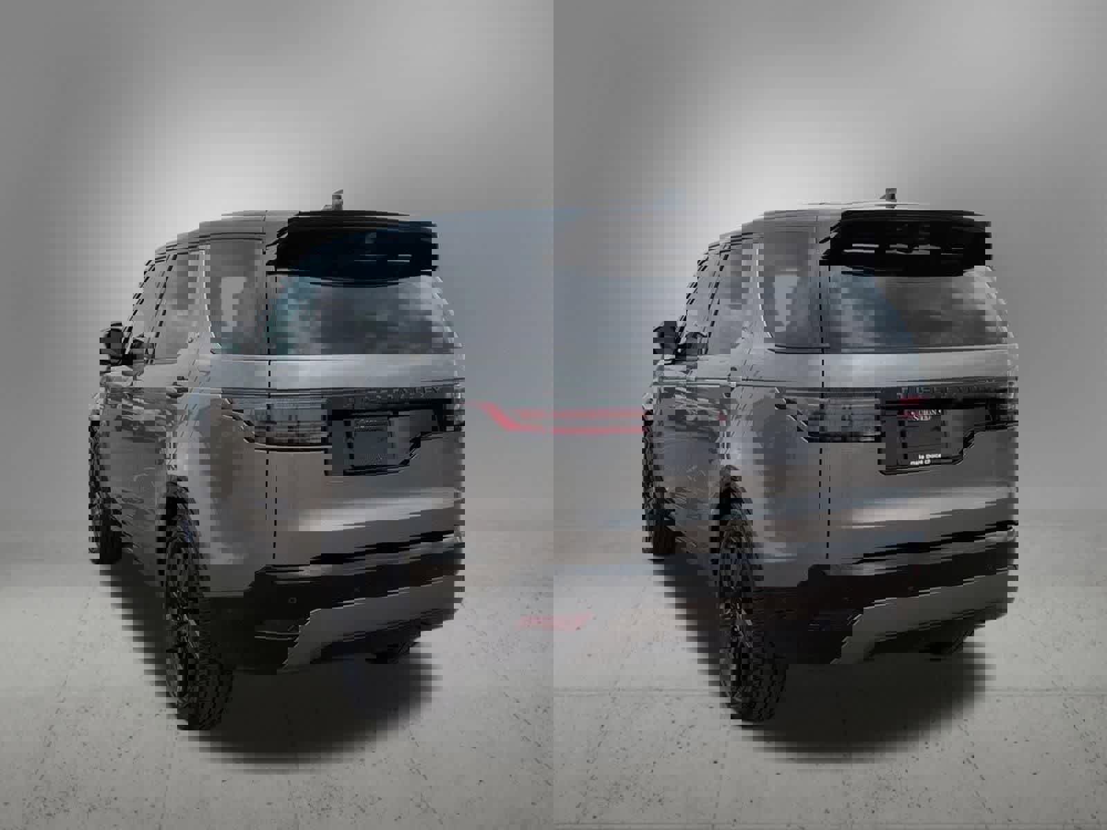 Used 2025 Land Rover Discovery Dynamic SE image 4