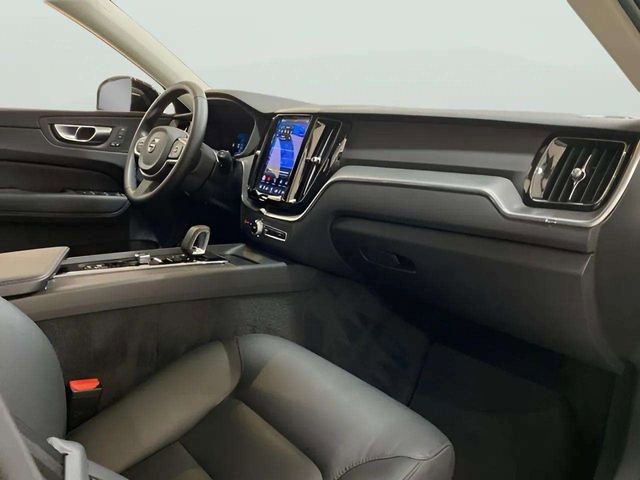Used 2025 Volvo XC60 B5 Core AWD/4WD image 49