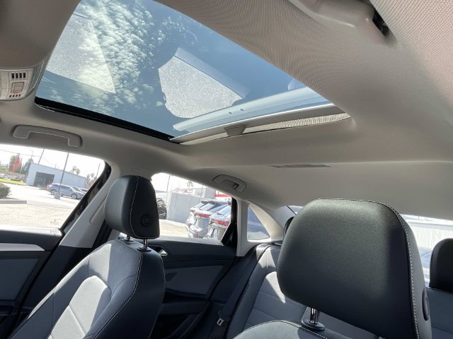 New 2026 Volkswagen Jetta SE FWD image 6