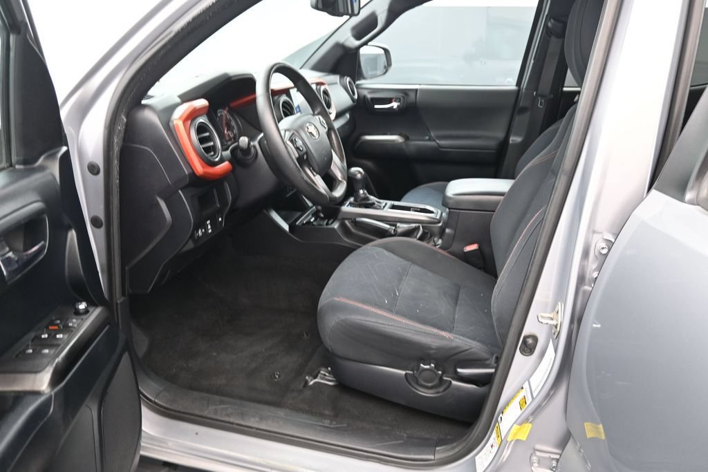 Used 2016 Toyota Tacoma TRD Sport w/ Premium & Technology Package AWD/4WD image 16