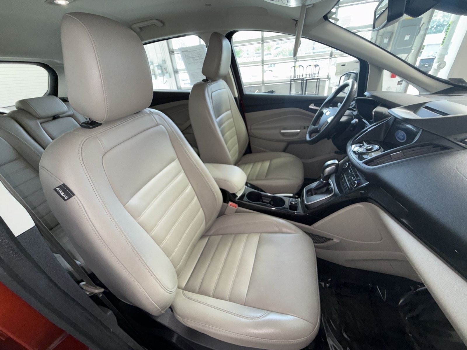 Used 2018 Ford C-MAX Titanium w/ Equipment Group 301A FWD image 26
