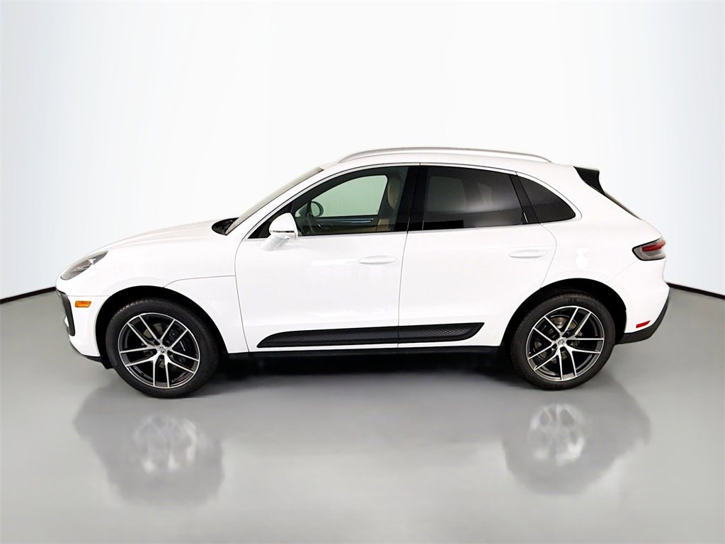 Used 2023 Porsche Macan image 2