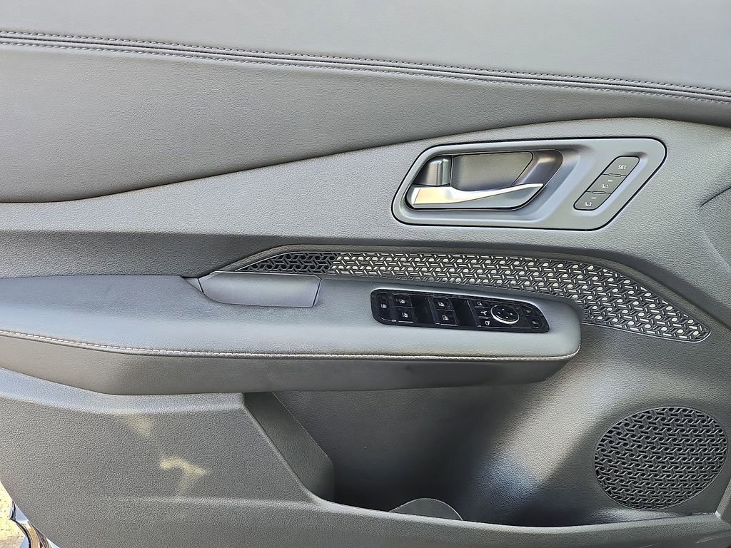 Certified 2024 Nissan Ariya AWD image 12