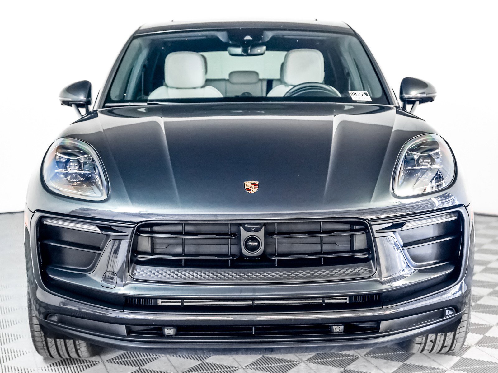 Certified 2025 Porsche Macan image 7