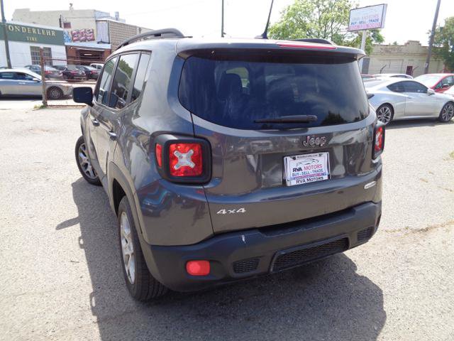Used 2017 Jeep Renegade Latitude w/ Popular Equipment Group AWD/4WD image 6