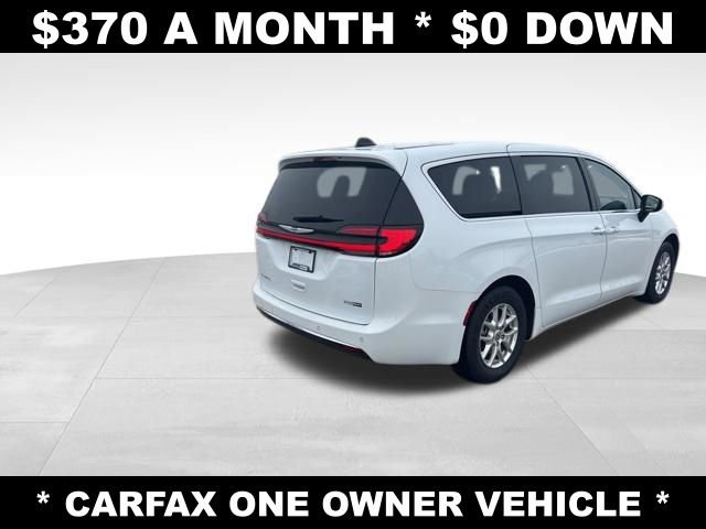 Used 2023 Chrysler Pacifica Touring-L FWD image 5