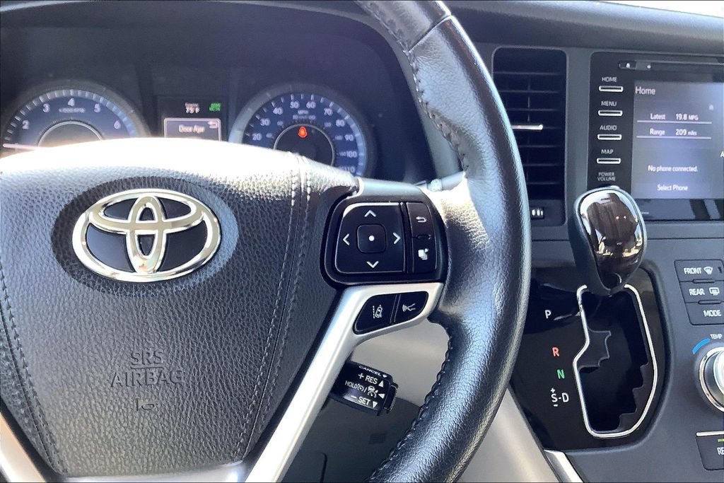 Used 2020 Toyota Sienna XLE FWD image 22