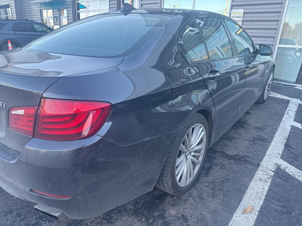 Used 2011 BMW 550i xDrive Sedan image 4