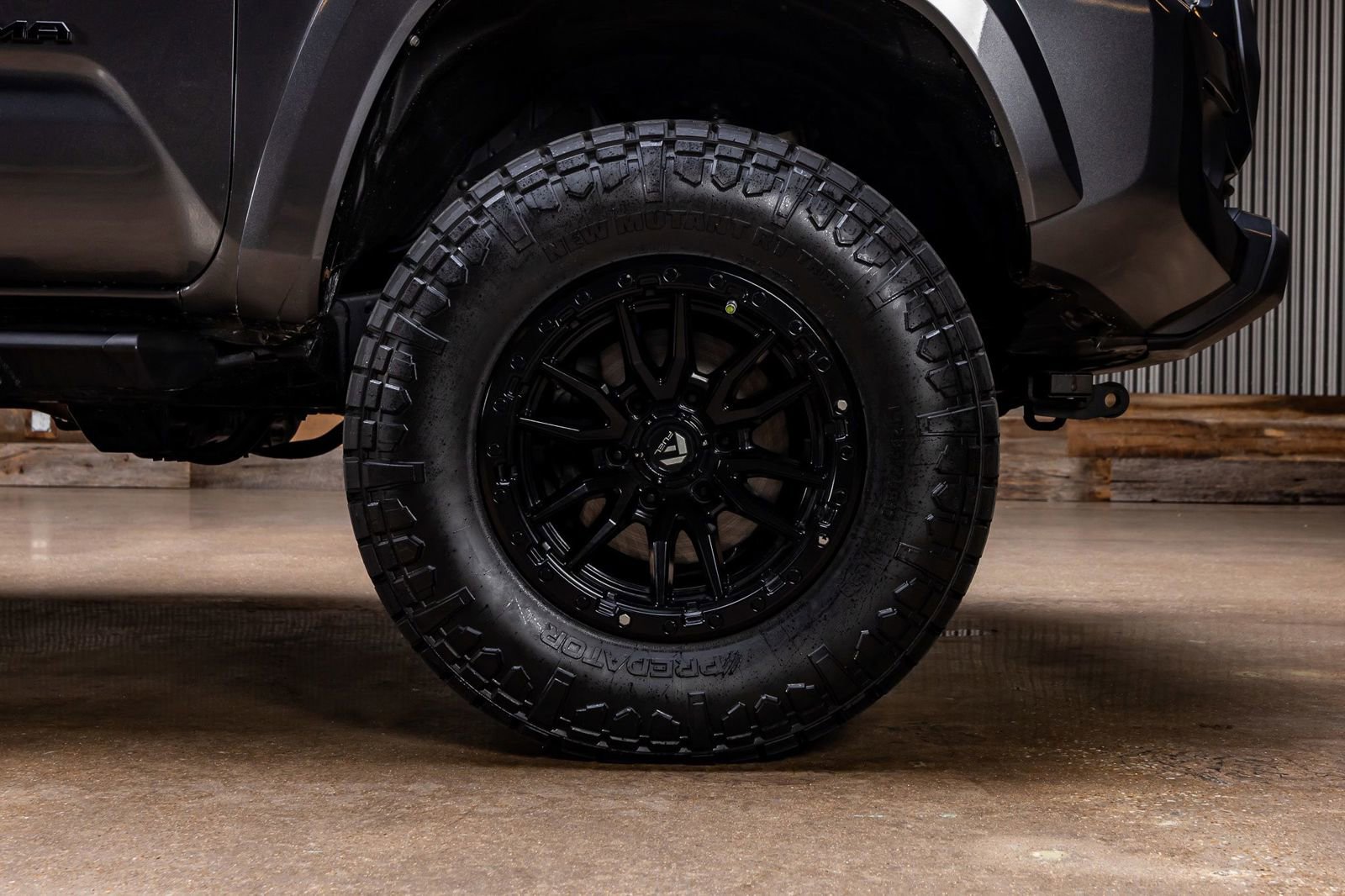 Used 2018 Toyota Tacoma SR5 AWD/4WD image 11