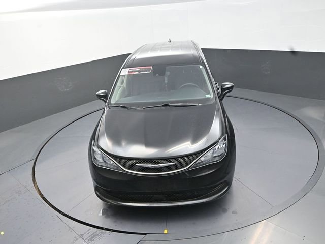 Used 2023 Chrysler Voyager LX image 12