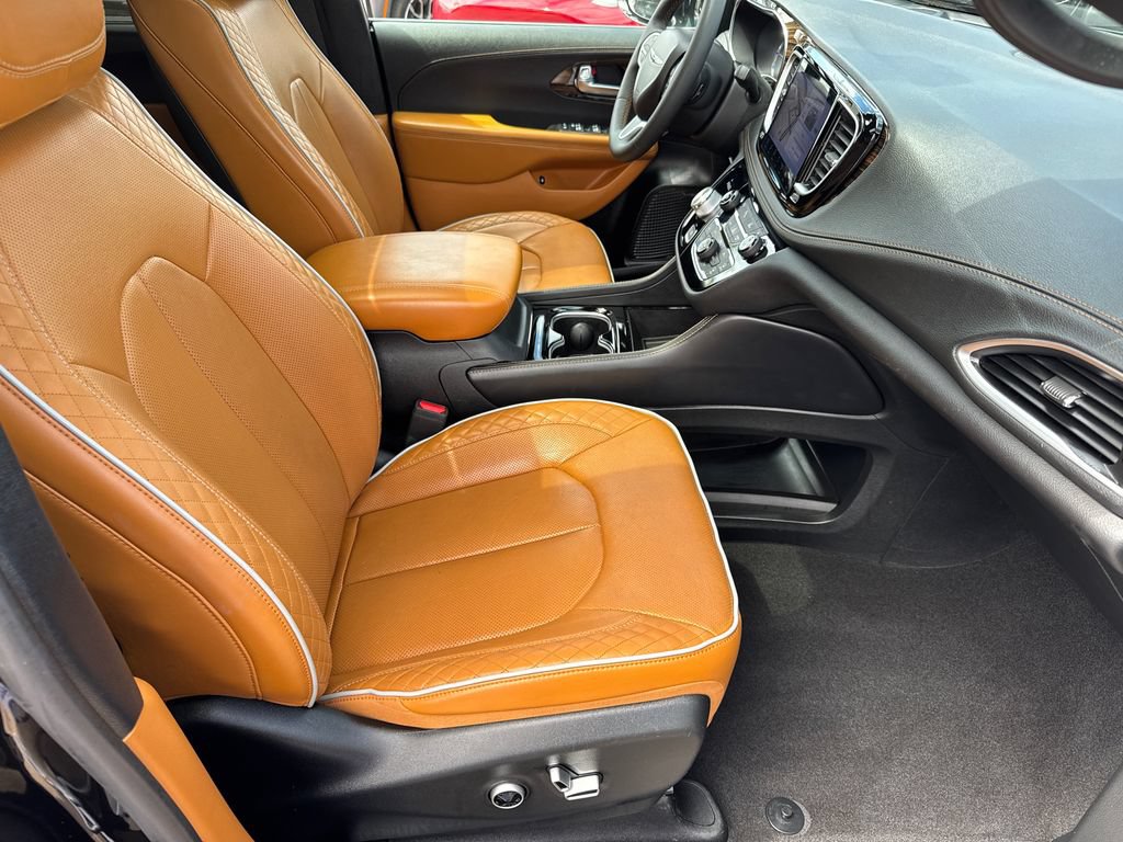 Used 2022 Chrysler Pacifica Pinnacle FWD image 16