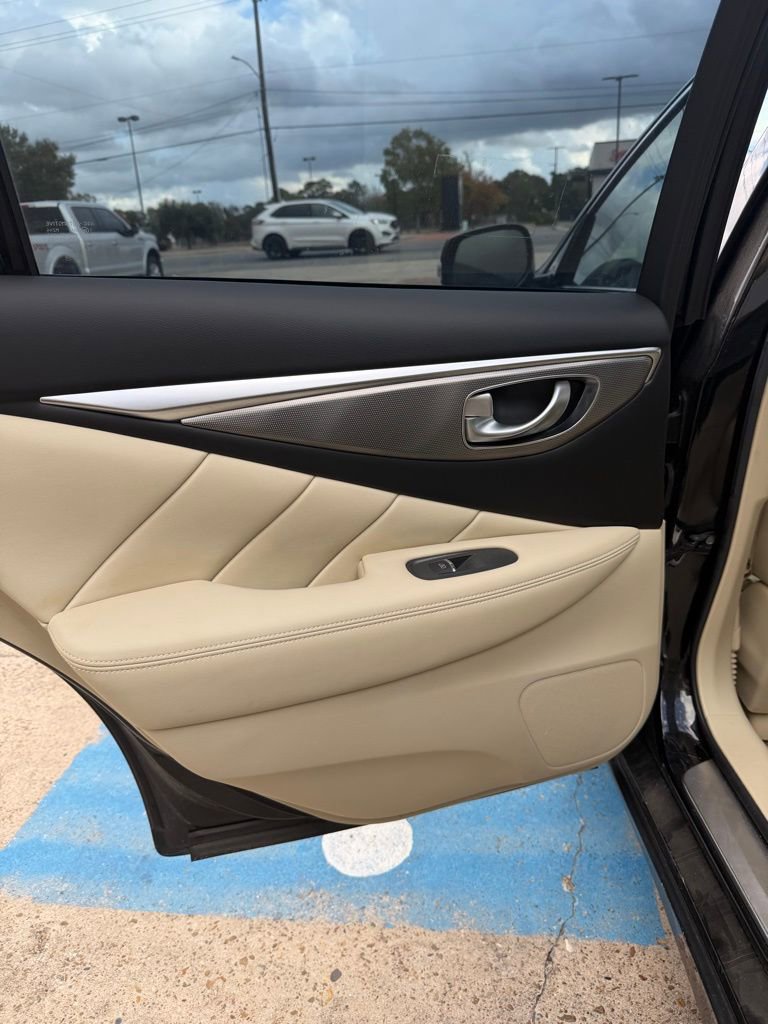 Used 2017 INFINITI Q50 3.0t Premium w/ Driver Assistance Package image 8