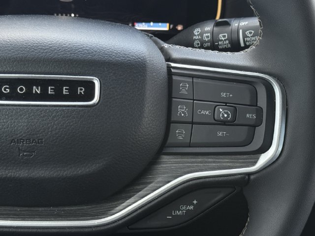 Used 2024 Jeep Wagoneer L Series II RWD image 15