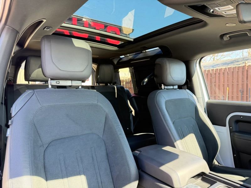 Used 2023 Land Rover Defender 90 V8 image 30