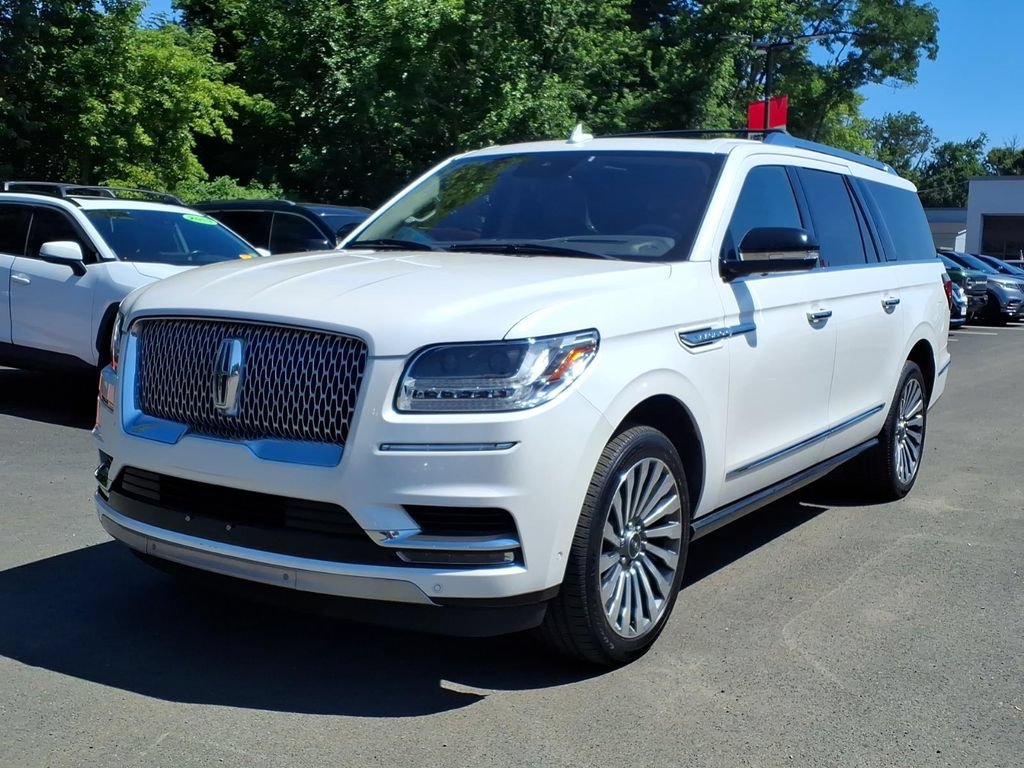 Used 2019 Lincoln Navigator L Reserve w/ Cargo Package AWD/4WD image 2