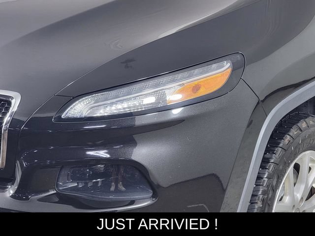 Used 2016 Jeep Cherokee Latitude AWD/4WD image 9