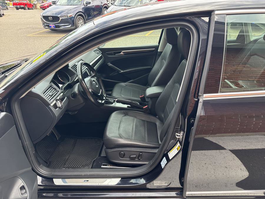 Used 2019 Volkswagen Passat 2.0T SE R-Line FWD image 17
