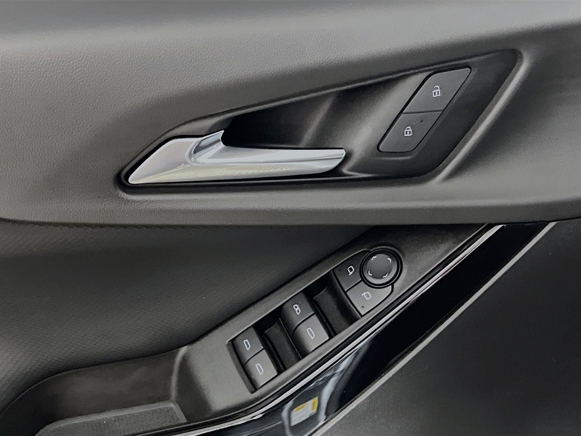 Used 2025 Chevrolet Equinox LT w/ Safety and Technology Package image 17