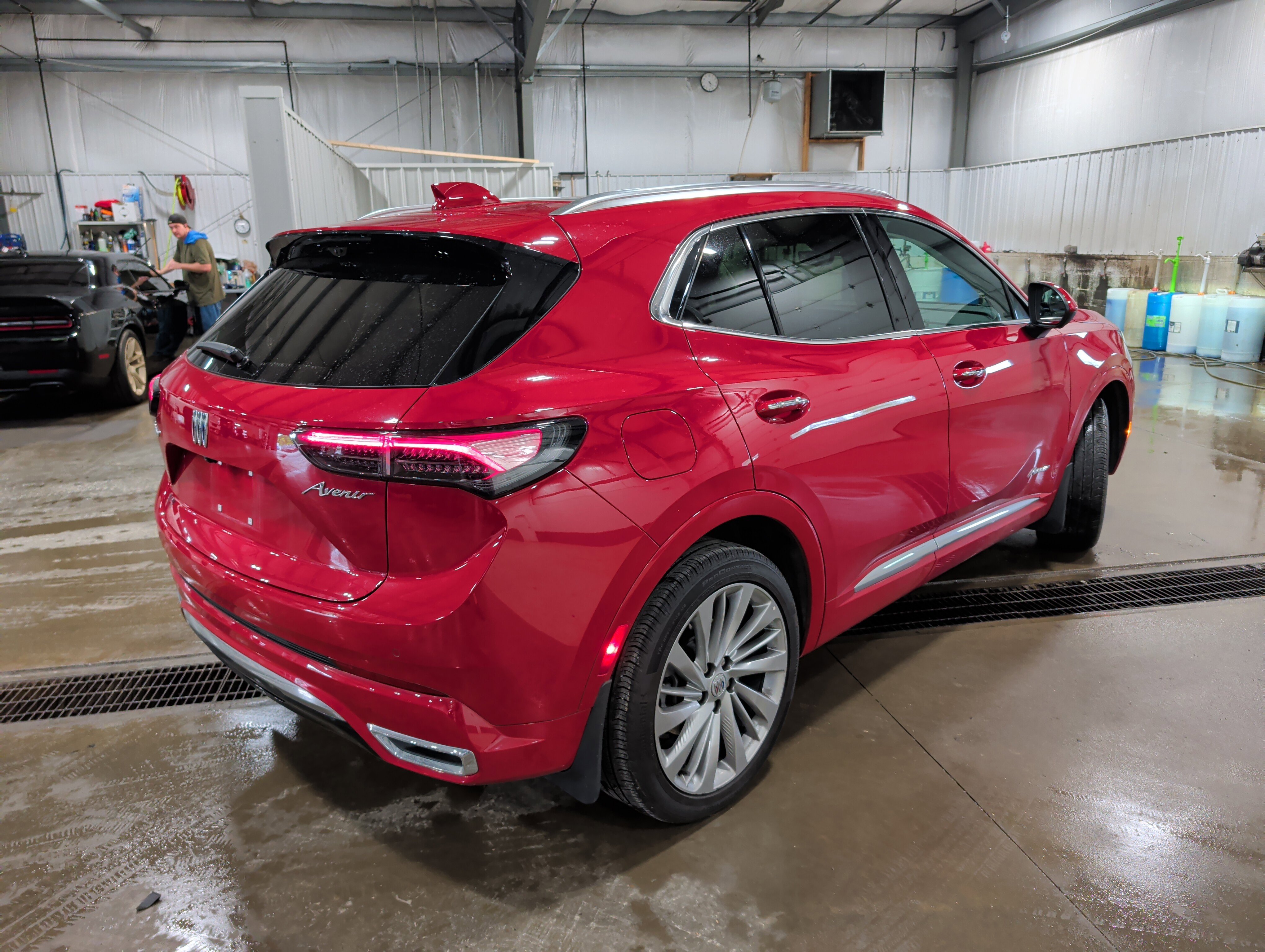 Used 2025 Buick Envision Avenir AWD/4WD image 3