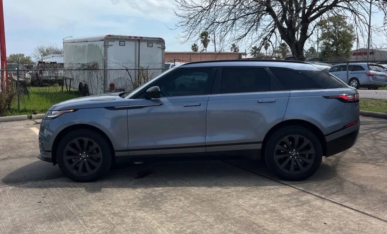 Used 2018 Land Rover Range Rover Velar R-Dynamic SE image 2